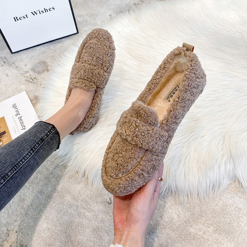 Mellora | LuxeCloud Slippers – Where Comfort Meets Elegance